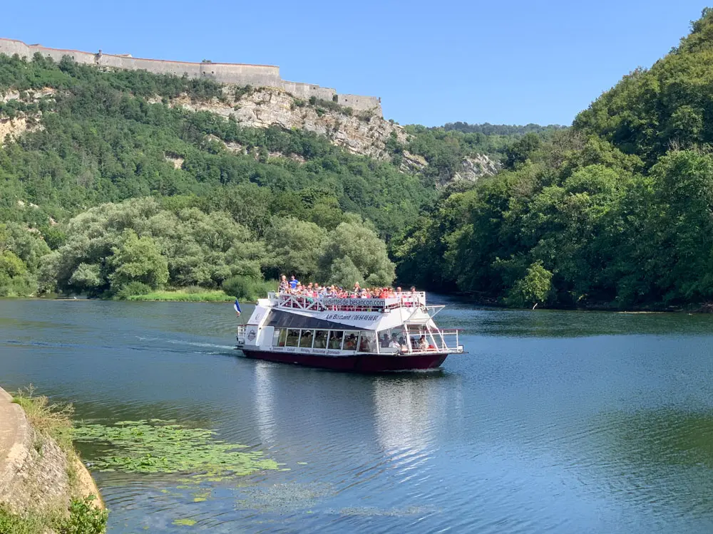 Groupe installé sur la terrasse panoramique du Battant