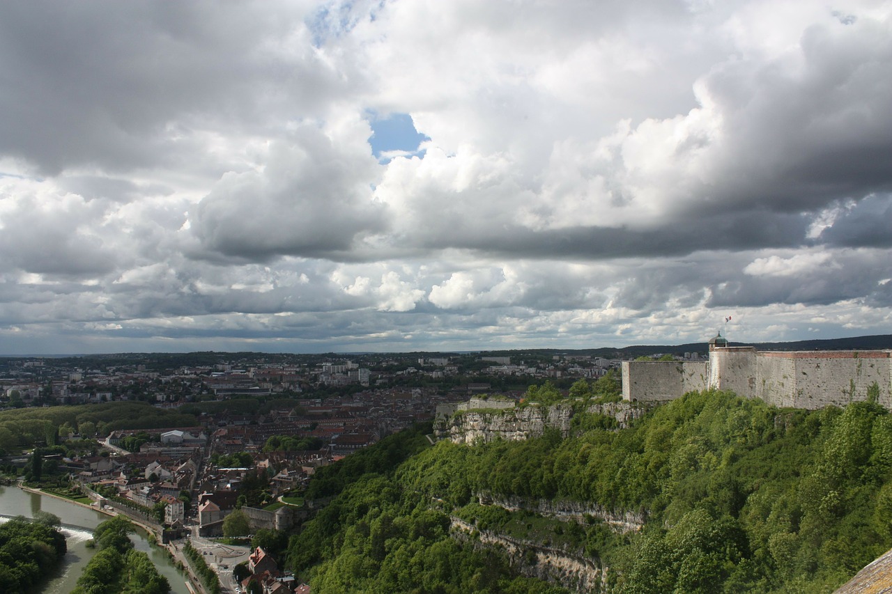 Panorama de Besançon, la Citadelle et la boucle du Doubs